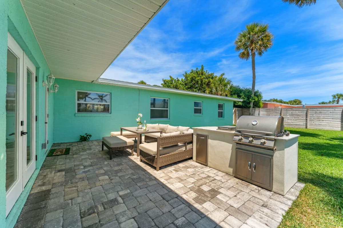 Built-in grill and outdoor kitchen on the backyard patio