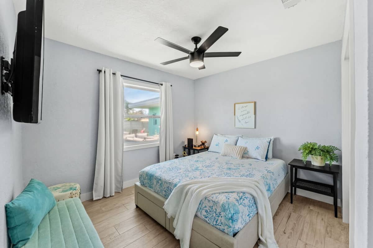 Fourth bedroom with queen bed and coastal bedding